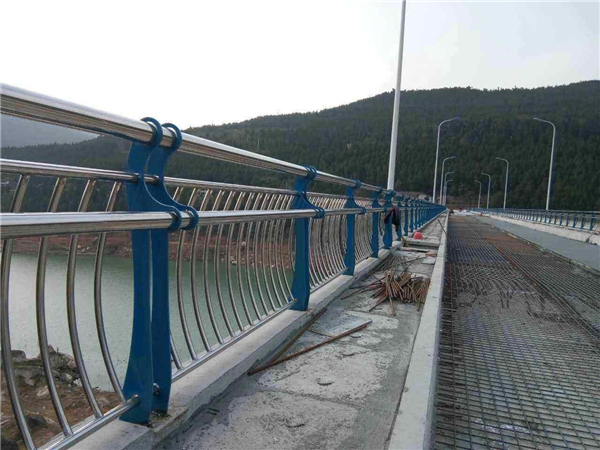 张掖不锈钢桥梁护栏的特点及其在桥梁安全中的重要作用
