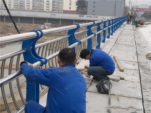 张掖不锈钢河道护栏的特性及其在城市景观中的应用