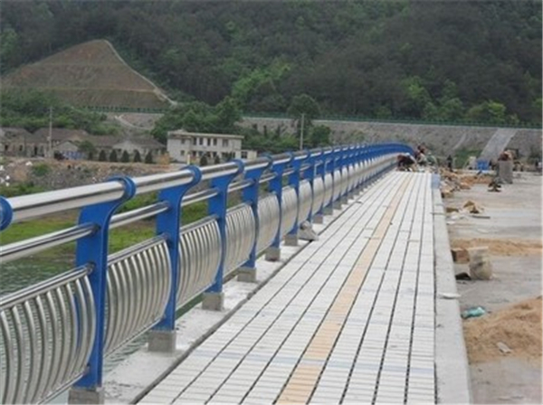 张掖不锈钢桥梁护栏是一种什么材质的护栏